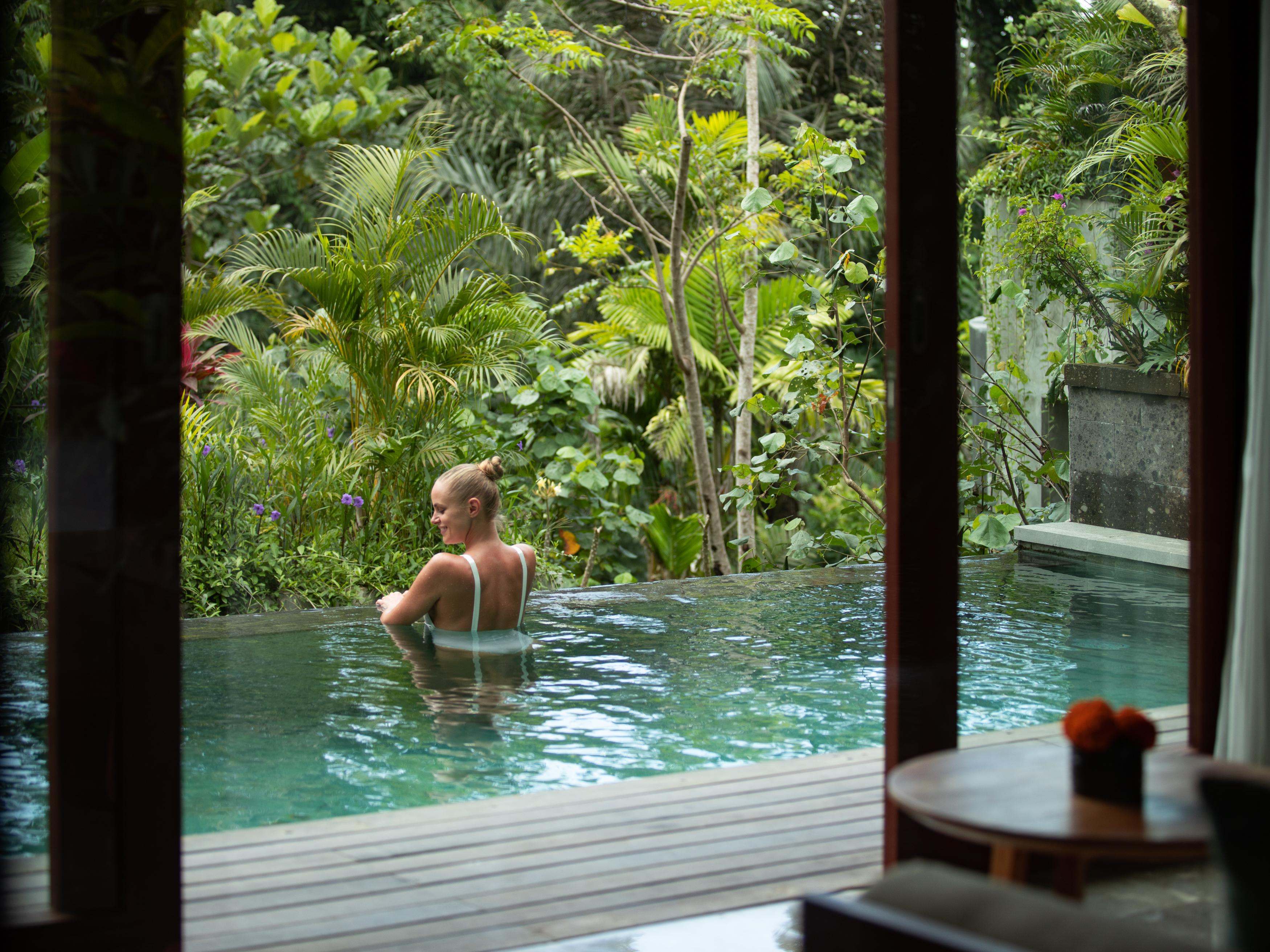 乌布 阿迪瓦娜苏维塔-Chse认证酒店 外观 照片 A pool at the resort