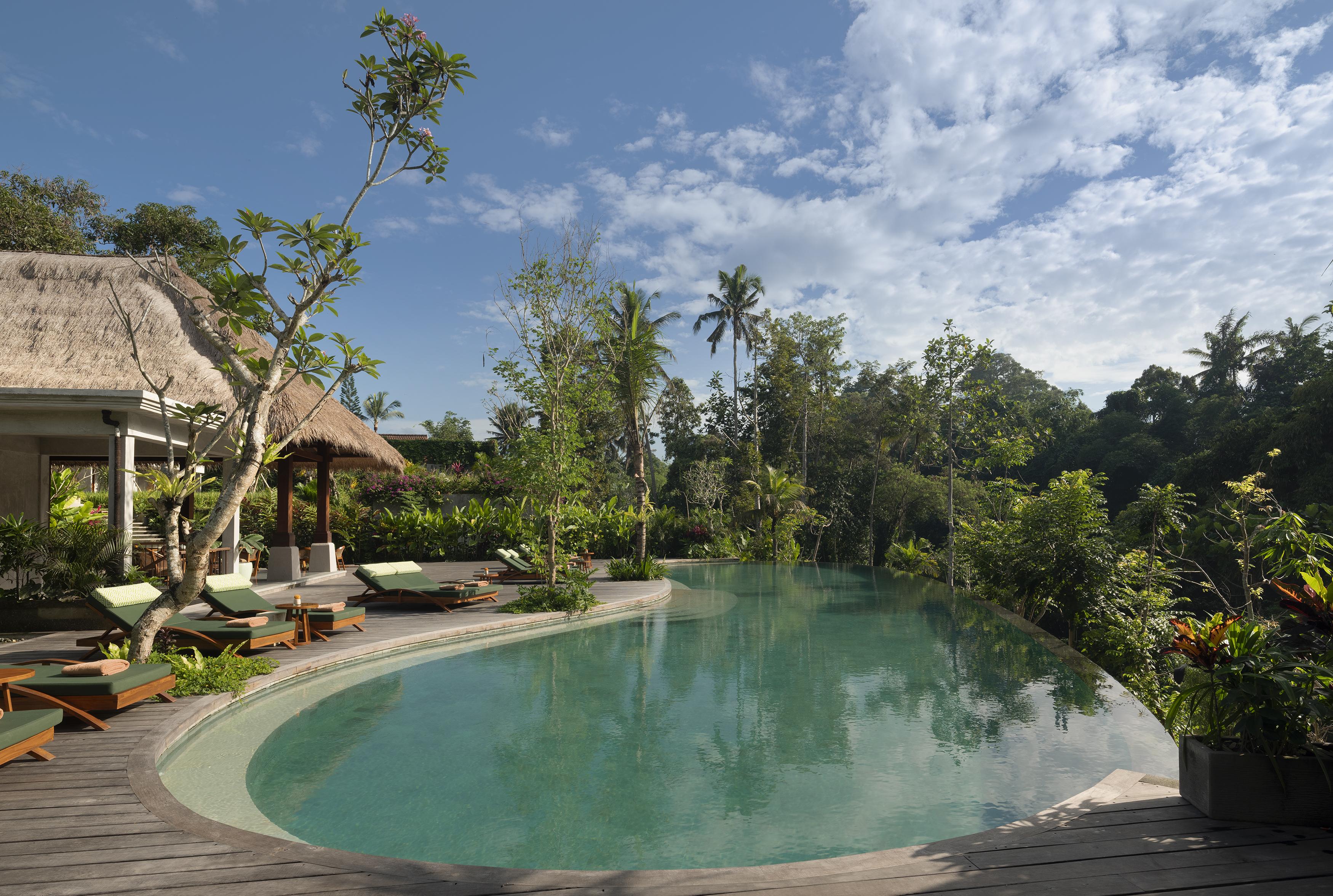 乌布 阿迪瓦娜苏维塔-Chse认证酒店 外观 照片 A swimming pool in Bali, Indonesia